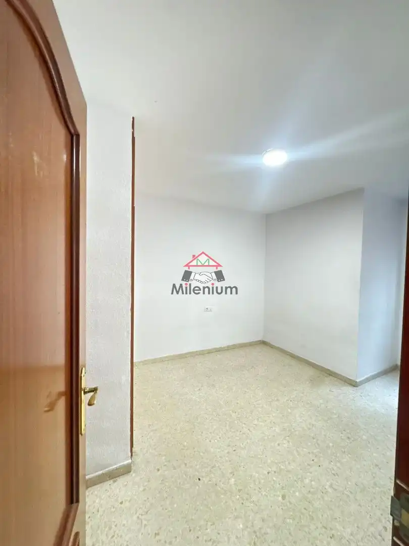 Wohnung zur Miete in Algeciras mit Waschmaschine, Mikrowelle und Balkon