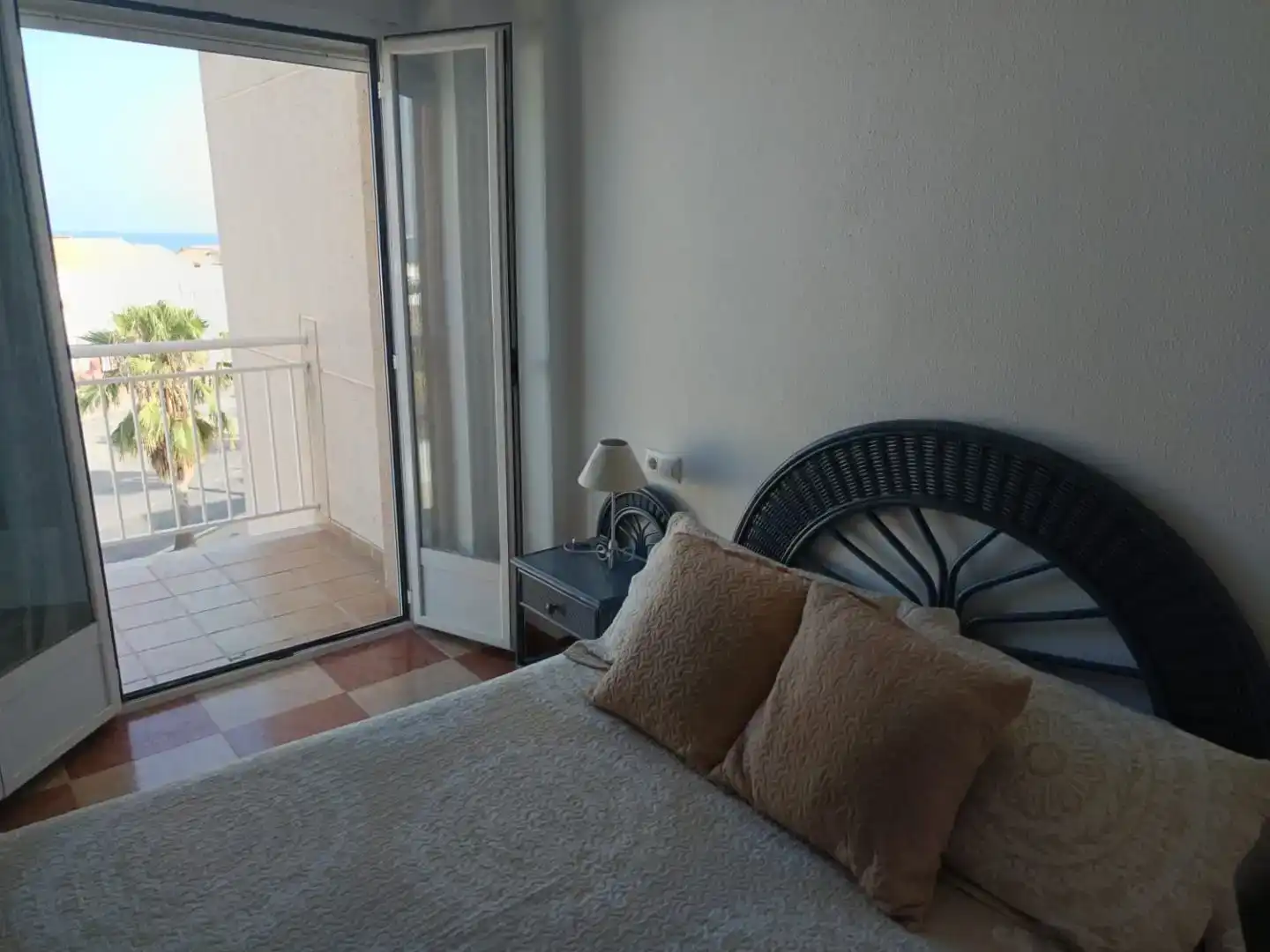 Habitación de Dúplex de alquiler en Garrucha con Aire acondicionado, Piscina y Amueblado