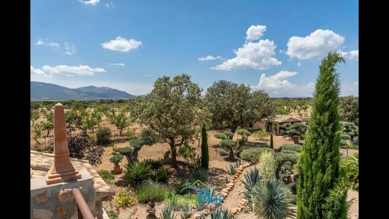 Garden of Country homes for sale in Freila