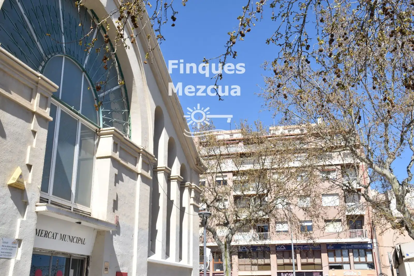 Vista exterior de Àtic en venda en El Vendrell amb Aire condicionat, Calefacció i Terrassa
