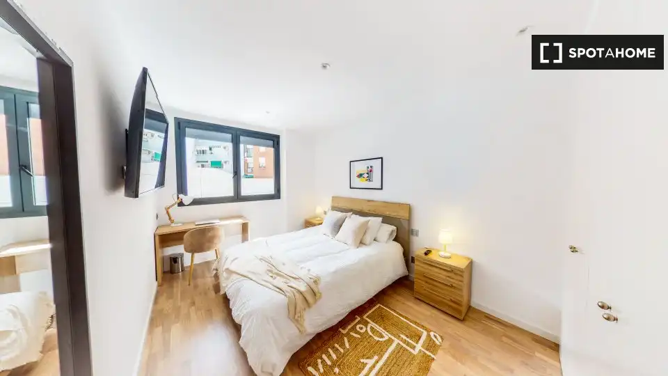 Bedroom of Flat for share in Barcelona  with Air Conditioner, Heating and Furnished