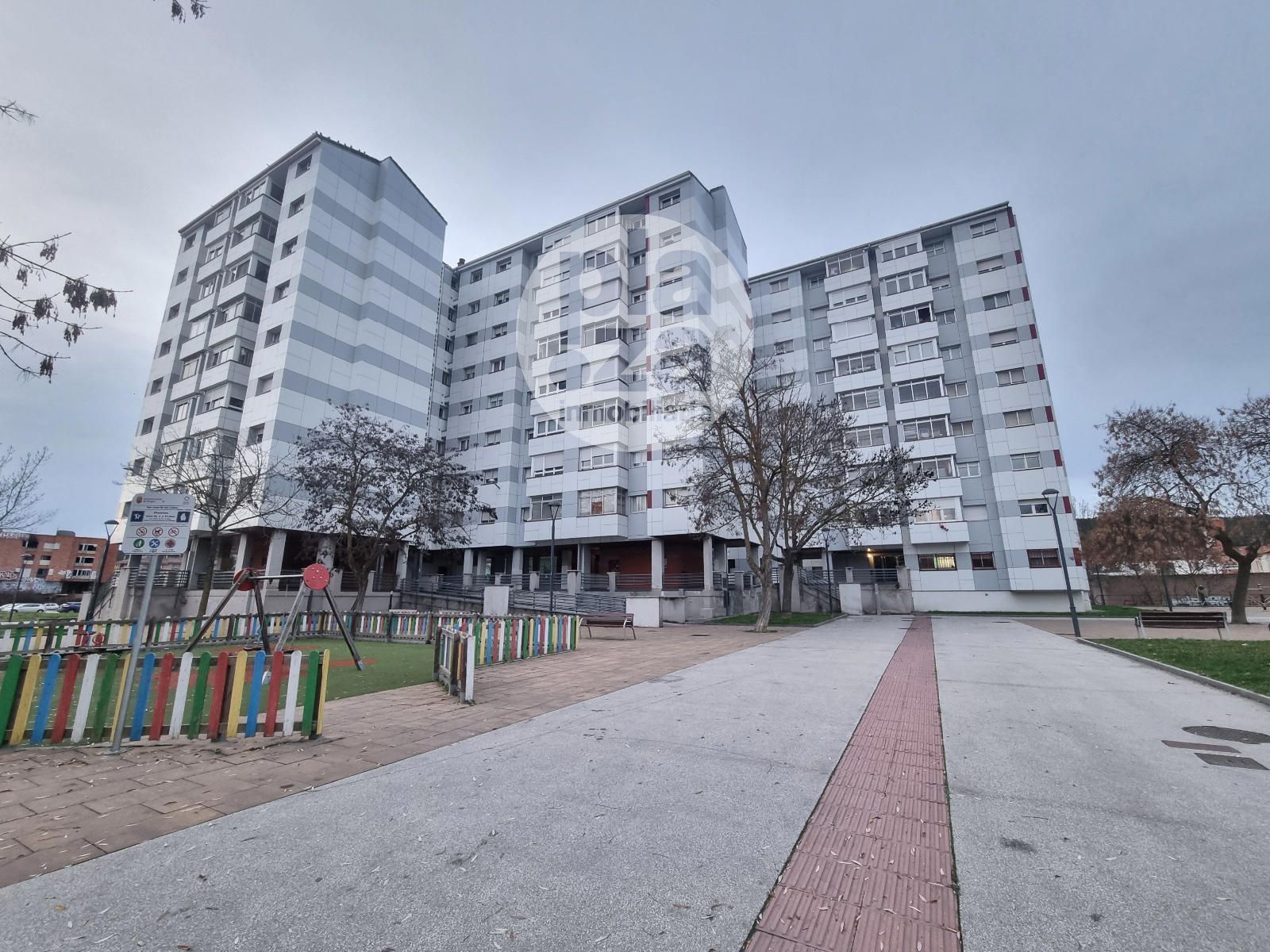 Vista exterior de Piso de alquiler en Burgos Capital con Calefacción, Terraza y Amueblado