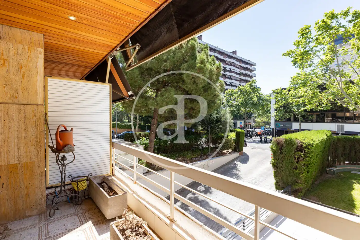 Vista exterior de Piso de alquiler en Barcelona con Calefacción, Jardín privado y Balcón