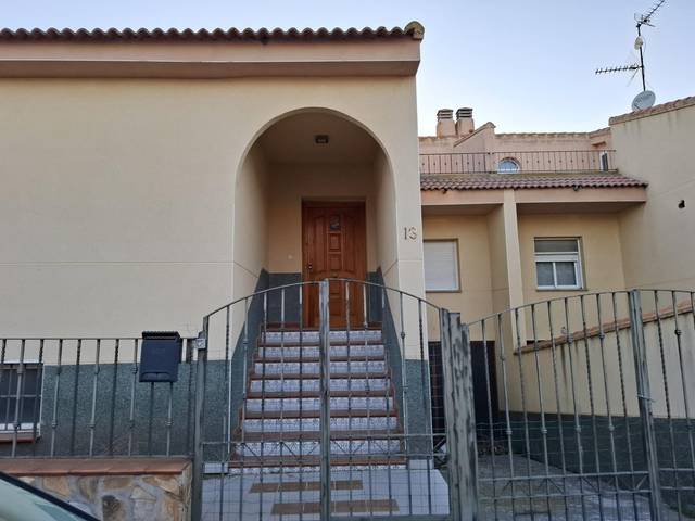 Casa adosada en Venta en Calle Valdecebras en Villaminaya