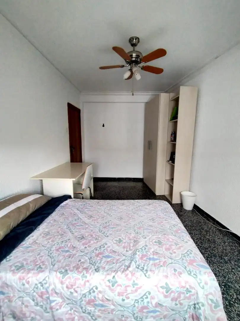 Habitación de Piso de alquiler en Zaragoza con Calefacción, Amueblado y Horno