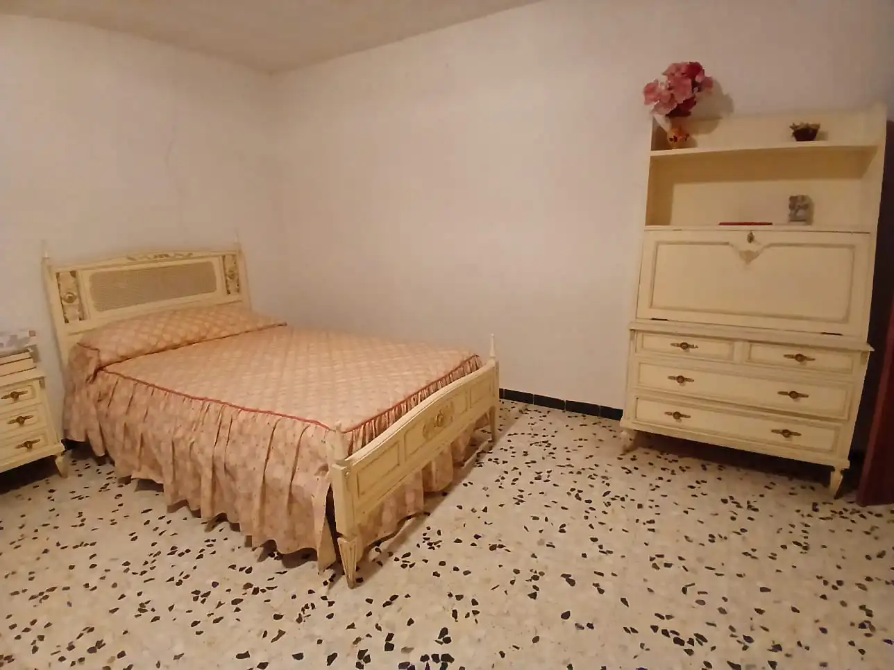 Dormitori de Finca rústica en venda en Calatorao amb Jardí privat, Terrassa i Moblat