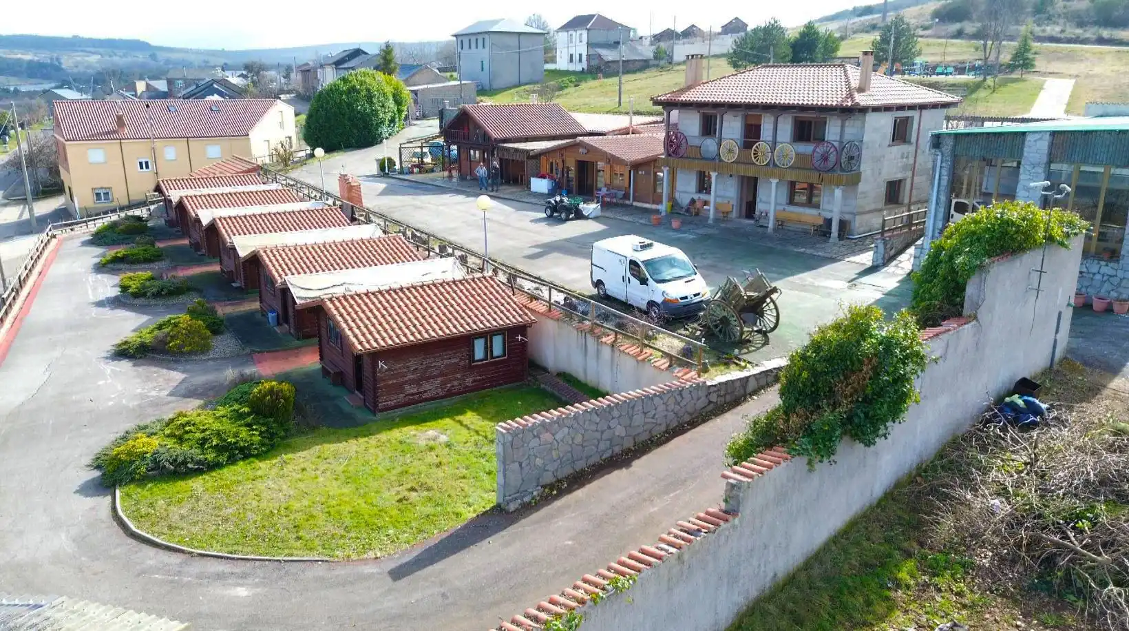 Vista exterior de Casa o xalet en venda en Villagatón amb Aire condicionat, Calefacció i Jardí privat