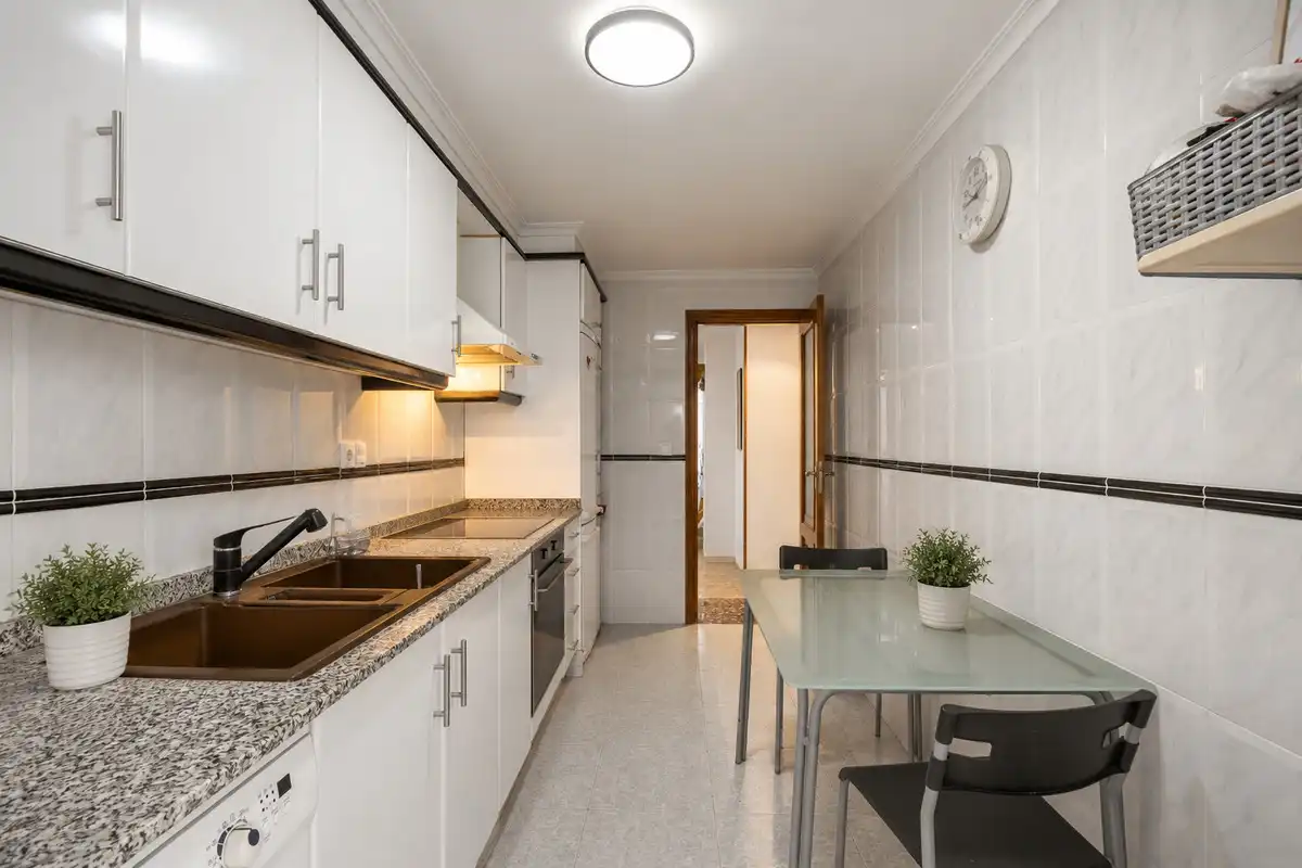 Flat with lift for sale in Avinguda de València, imagen 6