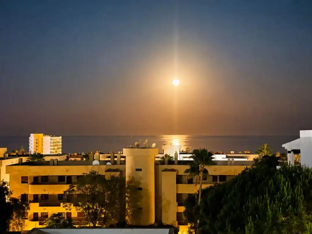 Außenansicht von Wohnung zur Miete in Mijas mit Klimaanlage, Privatgarten und Terrasse