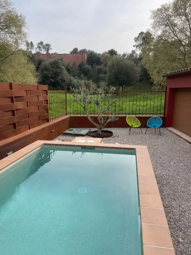 Piscina de Finca rústica en venta en Forallac con Aire acondicionado, Calefacción y Jardín privado