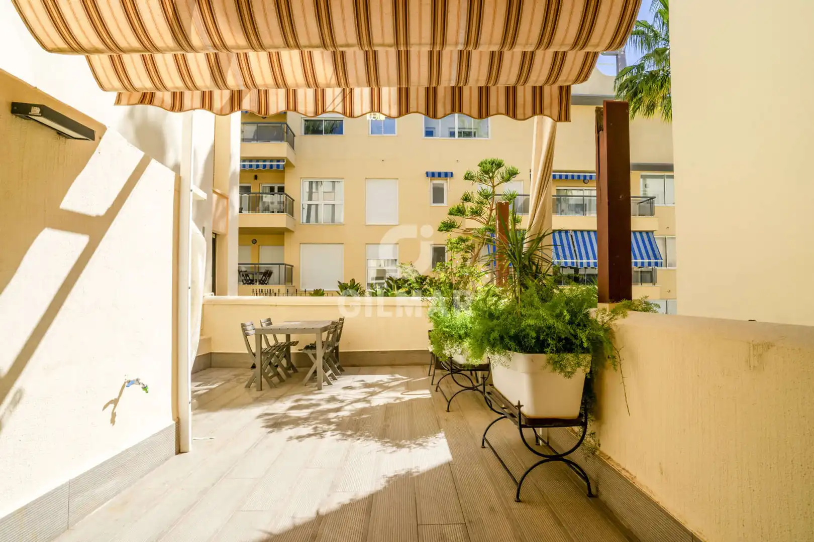 Terraza de Planta baja en venta en Estepona con Calefacción, Jardín privado y Piscina