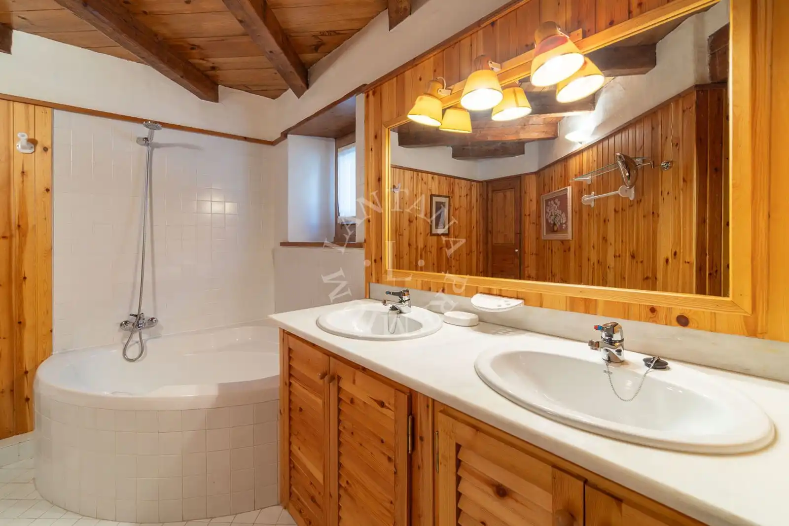 Baño de Casa o chalet en venta en Naut Aran con Calefacción, Parquet y Terraza