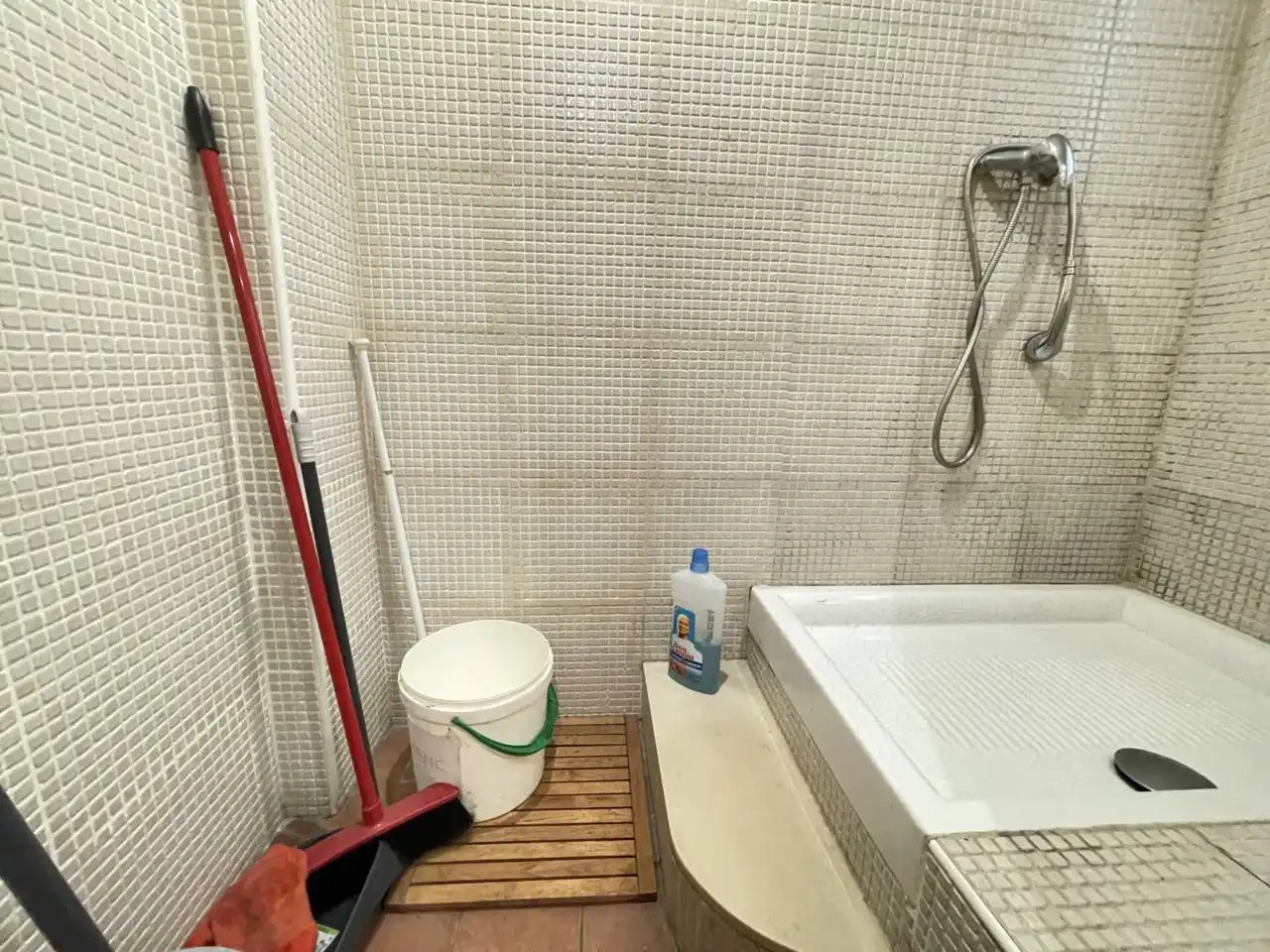Bany de Pis en venda en Barcelona amb Parquet i Moblat