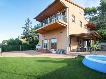 Casa con balcone in vendita a Sant Fost de Campsentelles