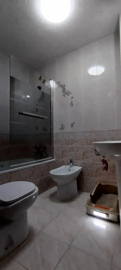Baño de Piso en venta en Sevilla con Terraza, Horno y Lavadora