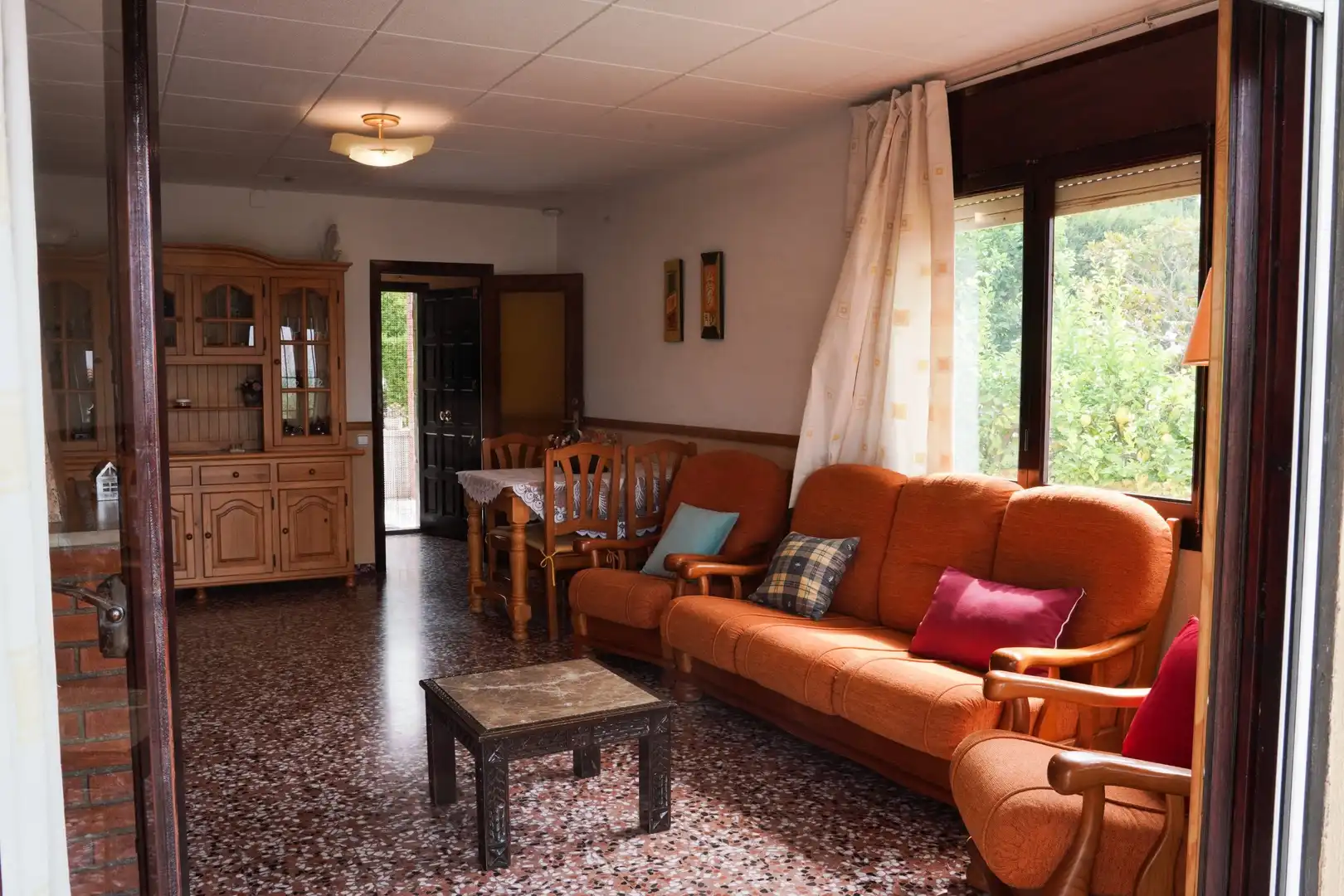 Sala d'estar de Casa o xalet en venda en Cunit amb Terrassa, Piscina i Moblat