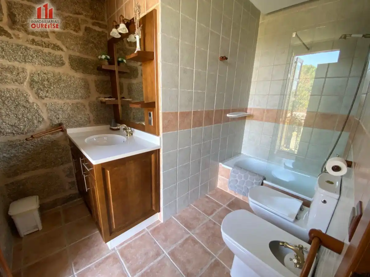 Baño de Casa o chalet en venta en Carballeda de Avia con Aire acondicionado, Calefacción y Jardín privado