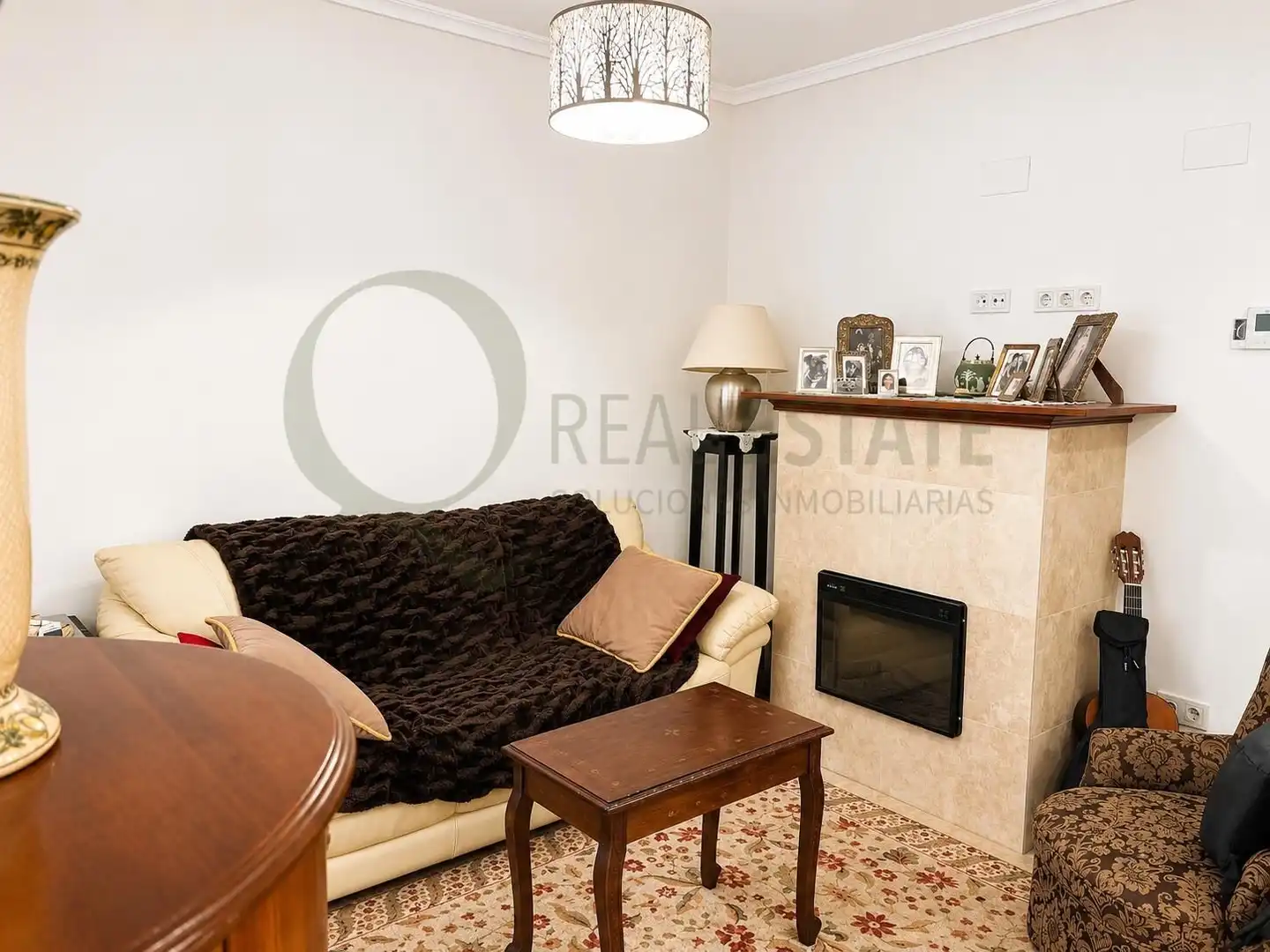 Sala d'estar de Casa adosada en venda en Alicante / Alacant amb Aire condicionat, Jardí privat i Terrassa