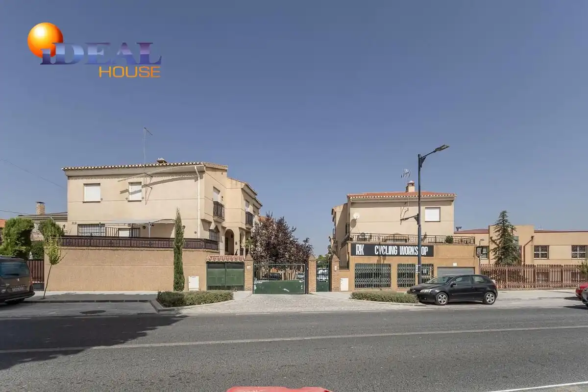 Casa aparellada amb terrassa en venda a Camino CEMENTERIO, imagen 41