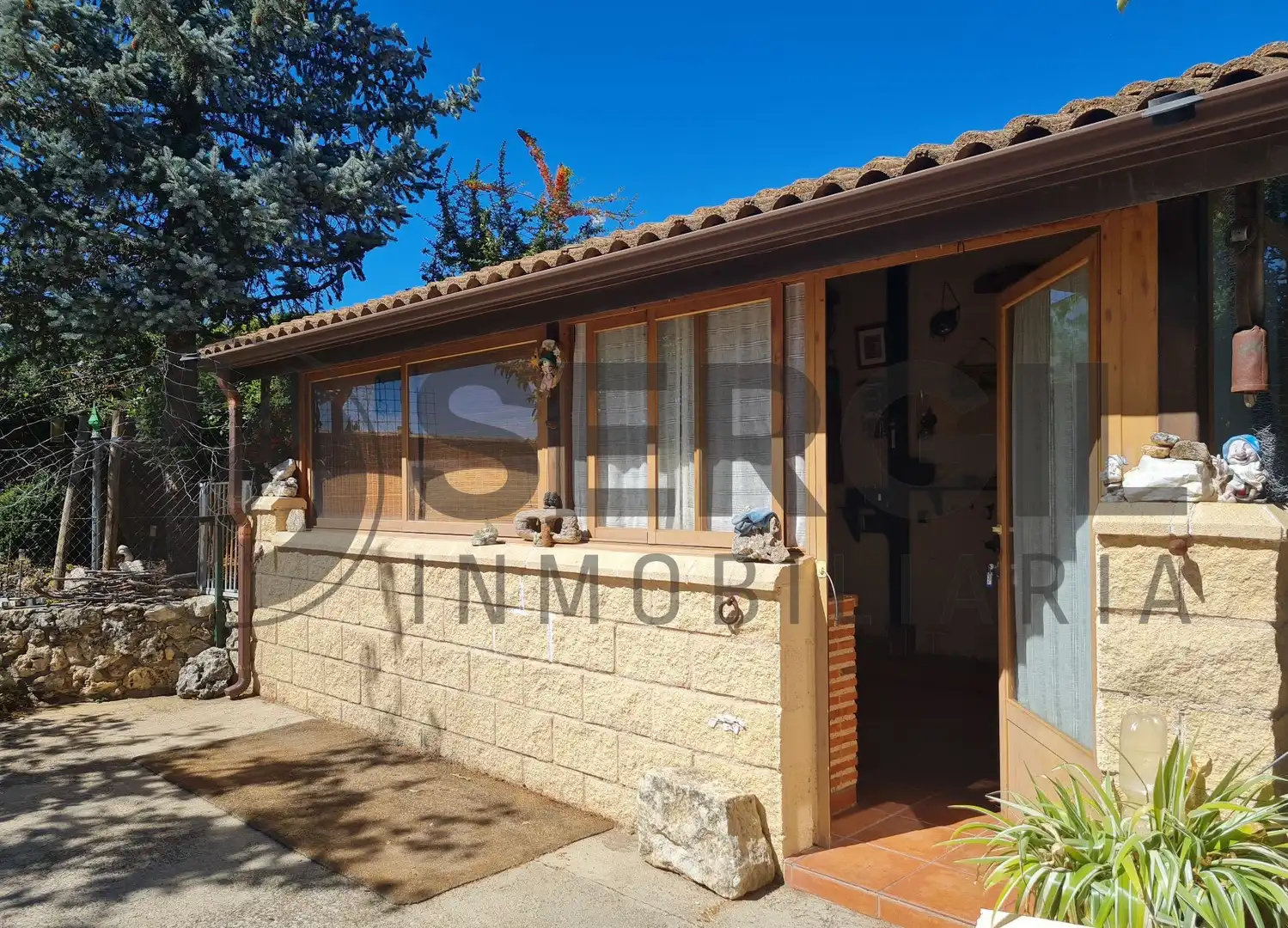 Vista exterior de Casa o chalet en venta en Prádena con Calefacción y Jardín privado