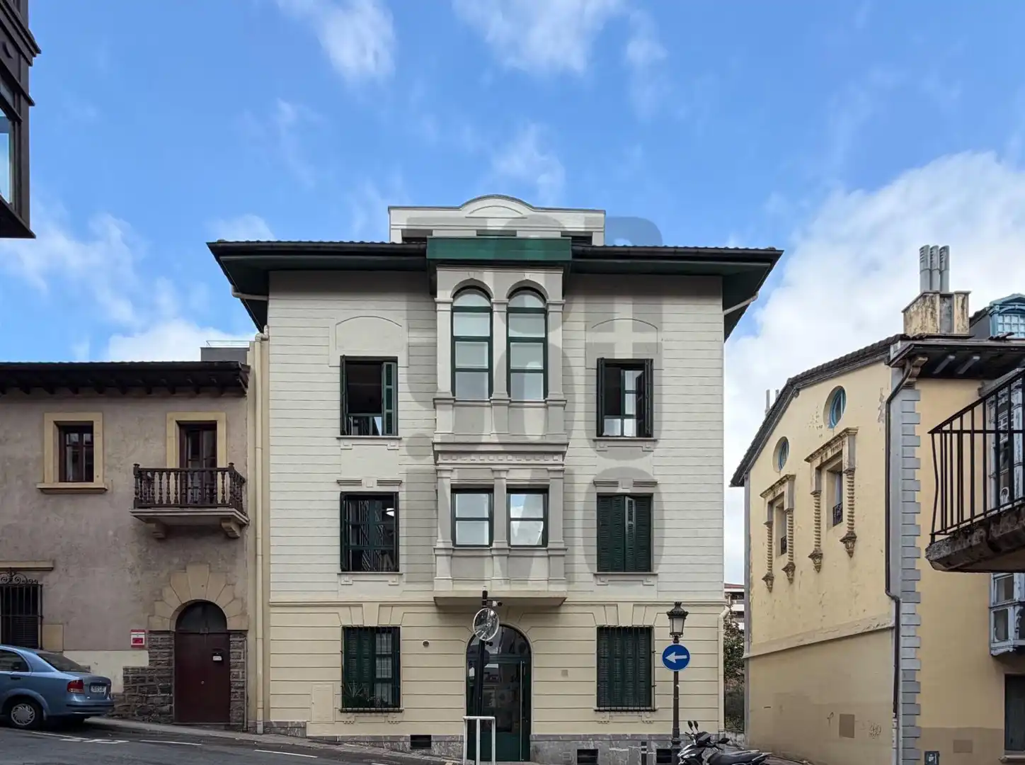 Vista exterior de Piso en venta en Irun  con Calefacción, Trastero y Balcón
