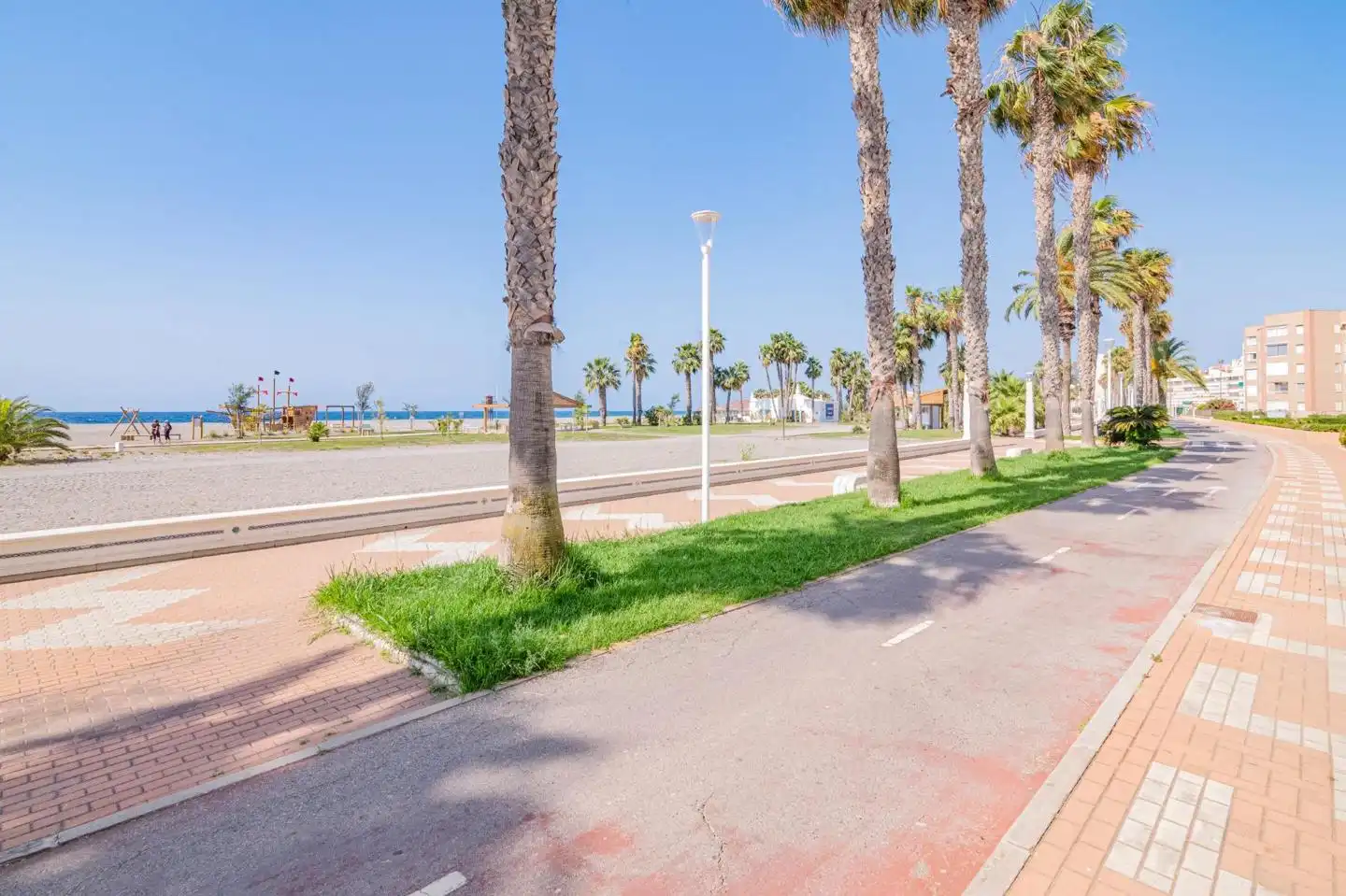Vista exterior de Piso en venta en Motril con Terraza y Piscina comunitaria