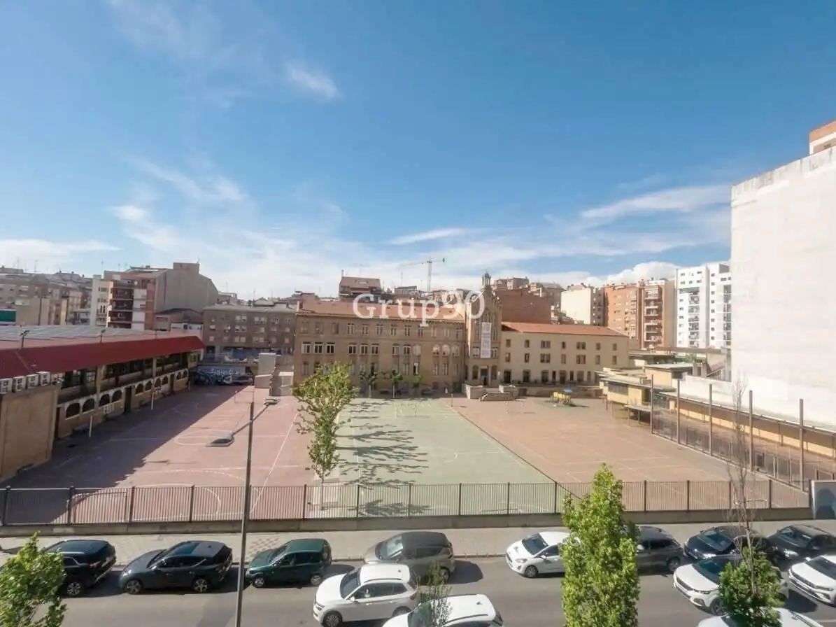 Piso en venta en Avenida MADRID, Instituts - Universitat