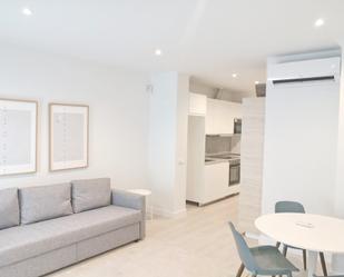 Living room of Flat to rent in  Madrid Capital  with Air Conditioner, Heating and Furnished