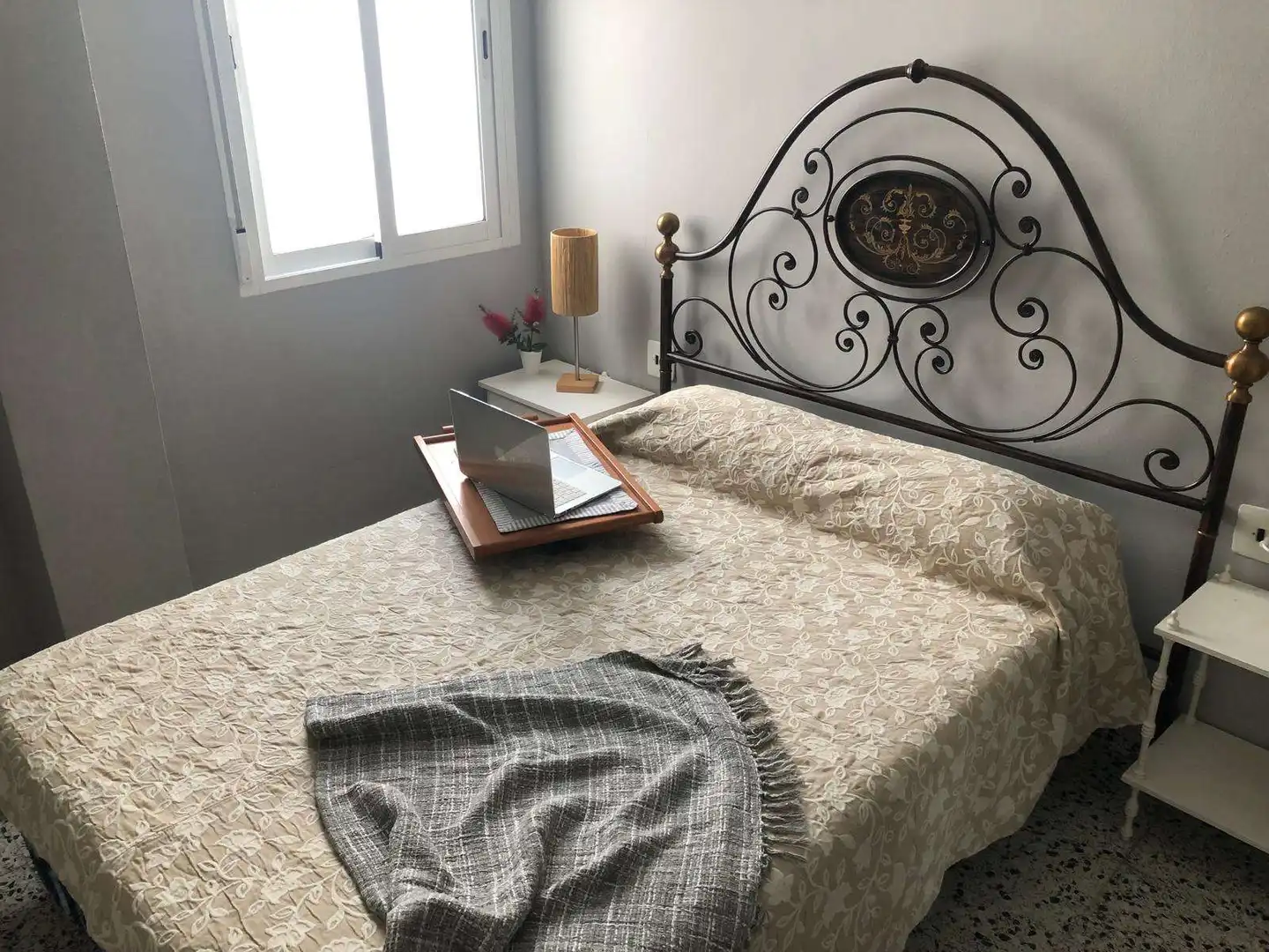 Dormitori de Apartament per a compartir en Gandia amb Aire condicionat, Terrassa i Moblat