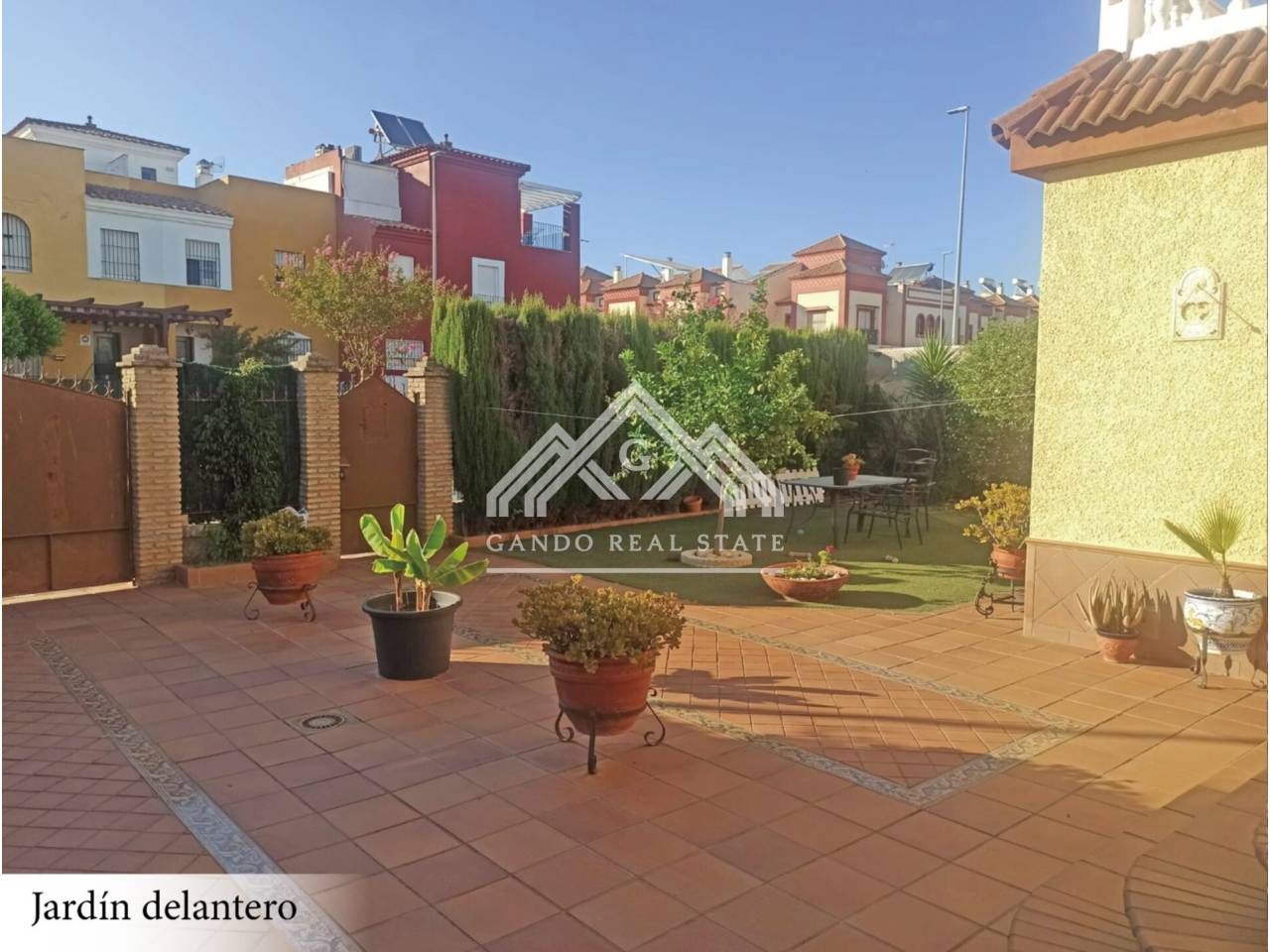 Jardí de Casa o xalet en venda en Dos Hermanas amb Aire condicionat, Jardí privat i Terrassa
