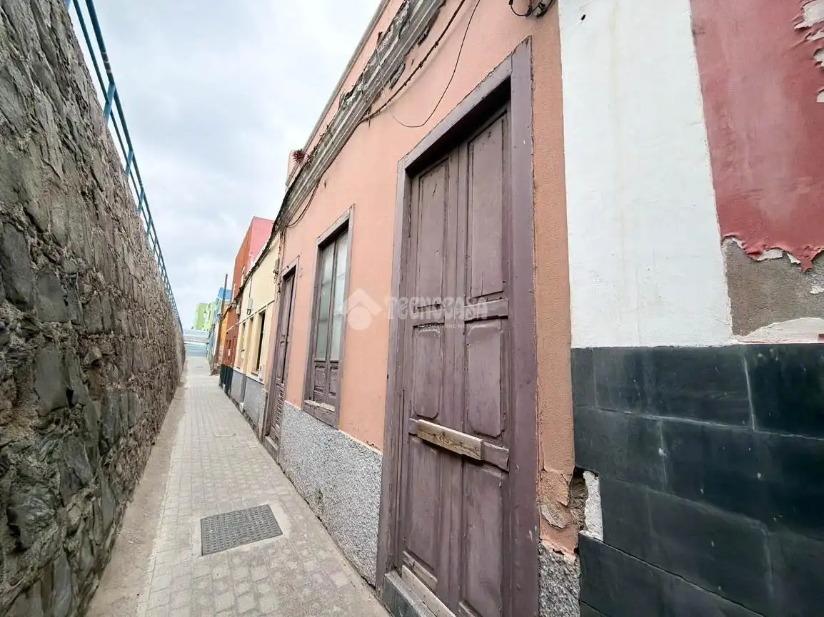 Vista exterior de Casa adosada en venda en Las Palmas de Gran Canaria