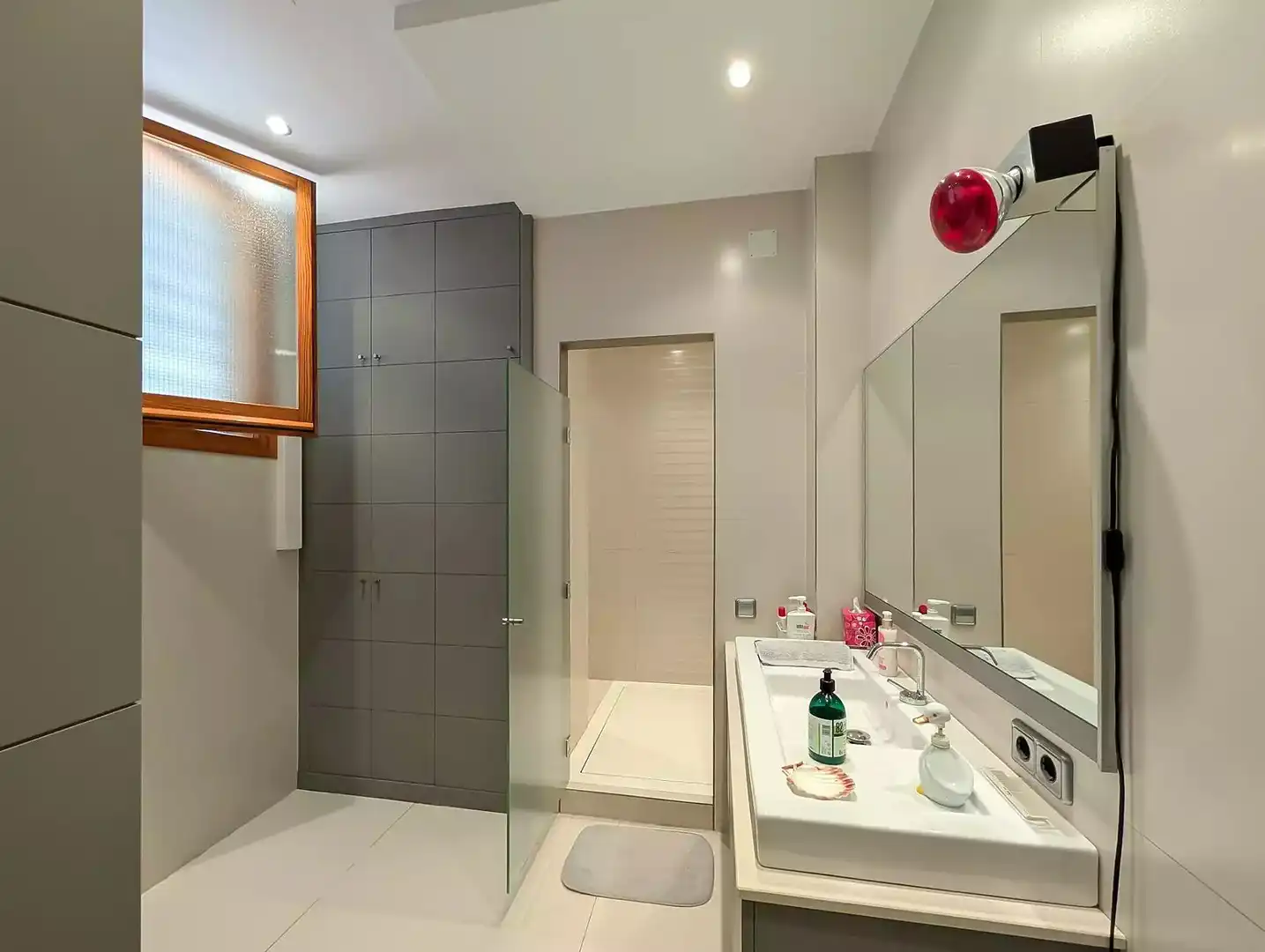 Bathroom of Houses for sale in Banyoles  with Swimming Pool and Furnished