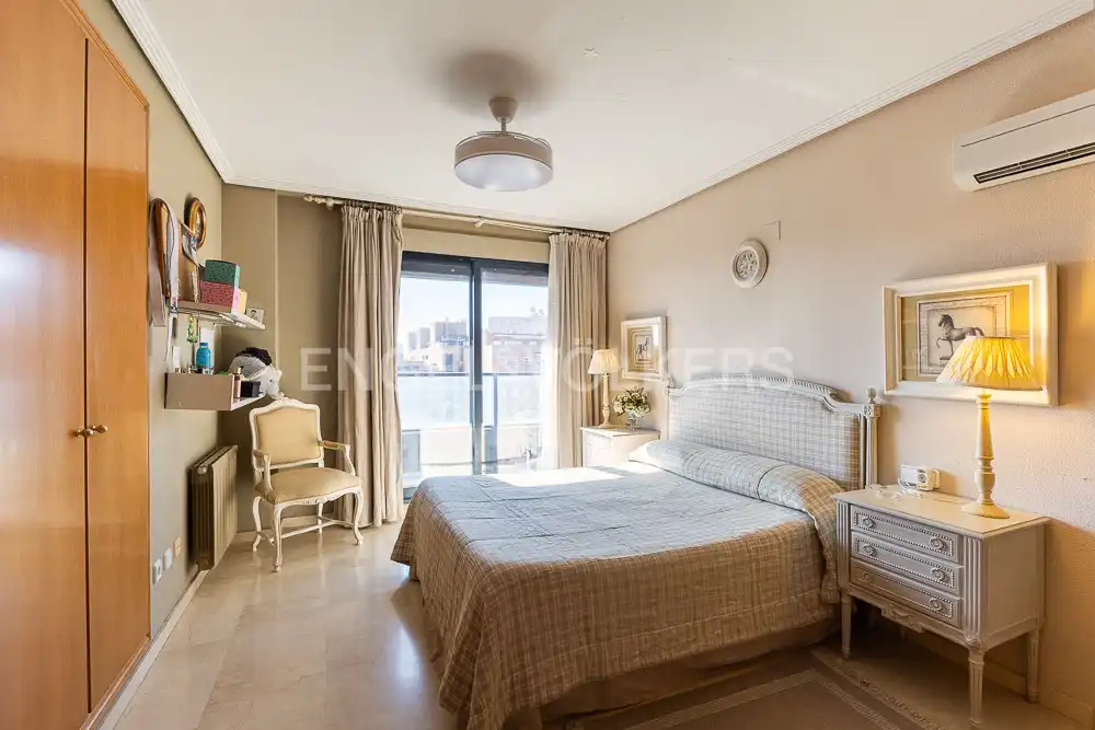 Habitación de Ático de alquiler en Valencia con Aire acondicionado, Calefacción y Terraza