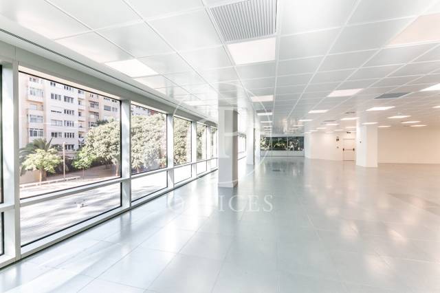 Oficina en Alquiler en Avinguda Diagonal en La Maternitat i Sant Ramon