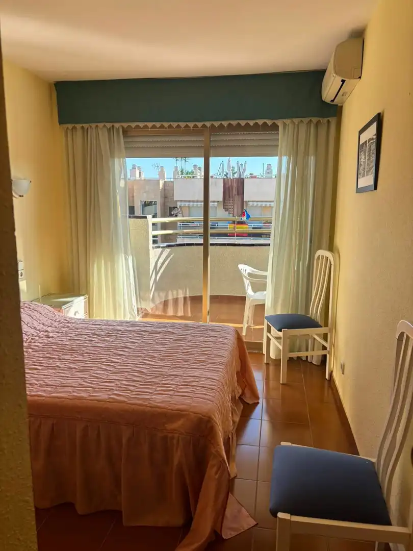 Habitación de Apartamento en venta en Salou con Aire acondicionado, Amueblado y Piscina comunitaria