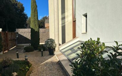 Jardí de Casa o xalet en venda en Girona Capital amb Aire condicionat, Terrassa i Piscina