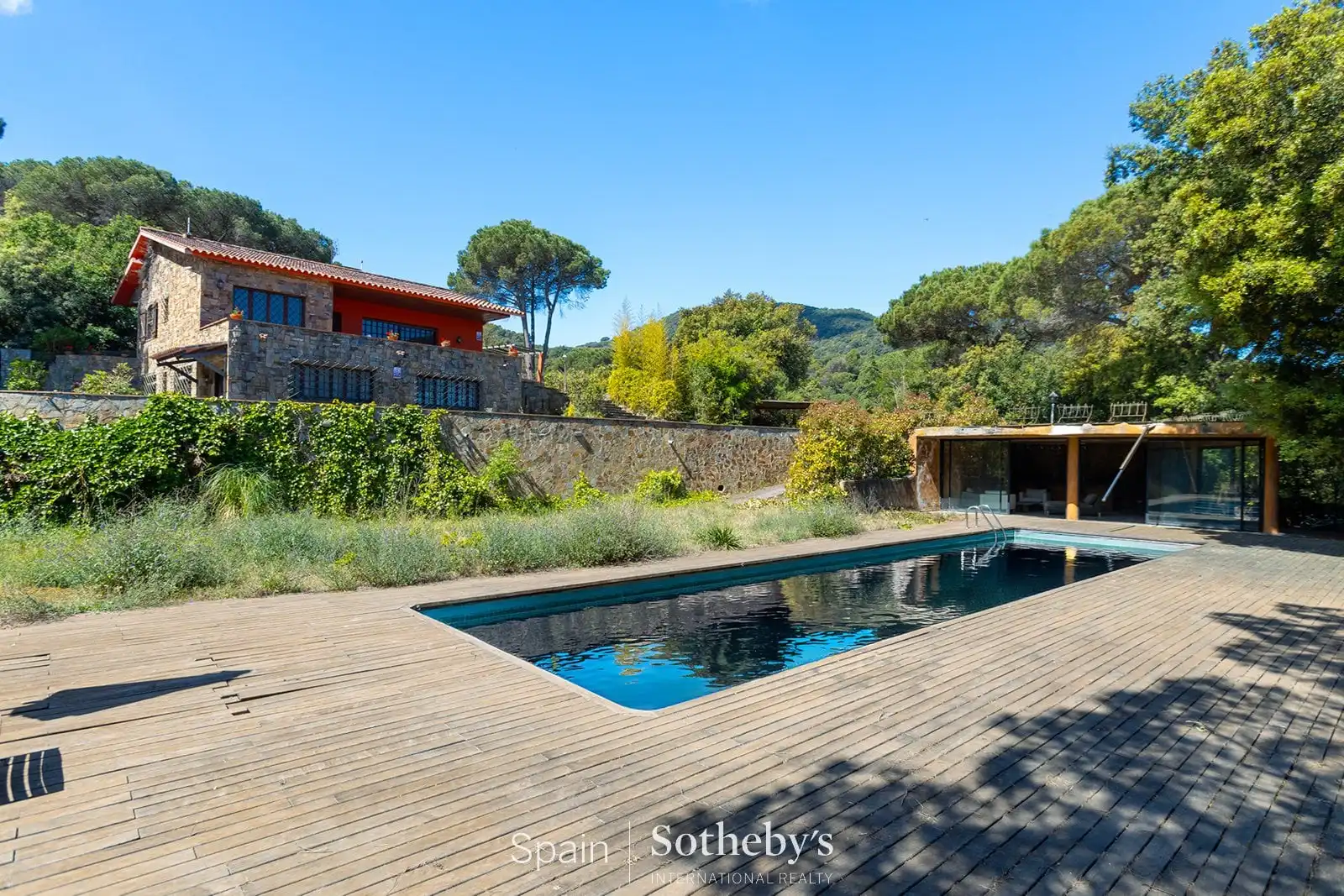 House with pool for sale in Av. Can Corbera