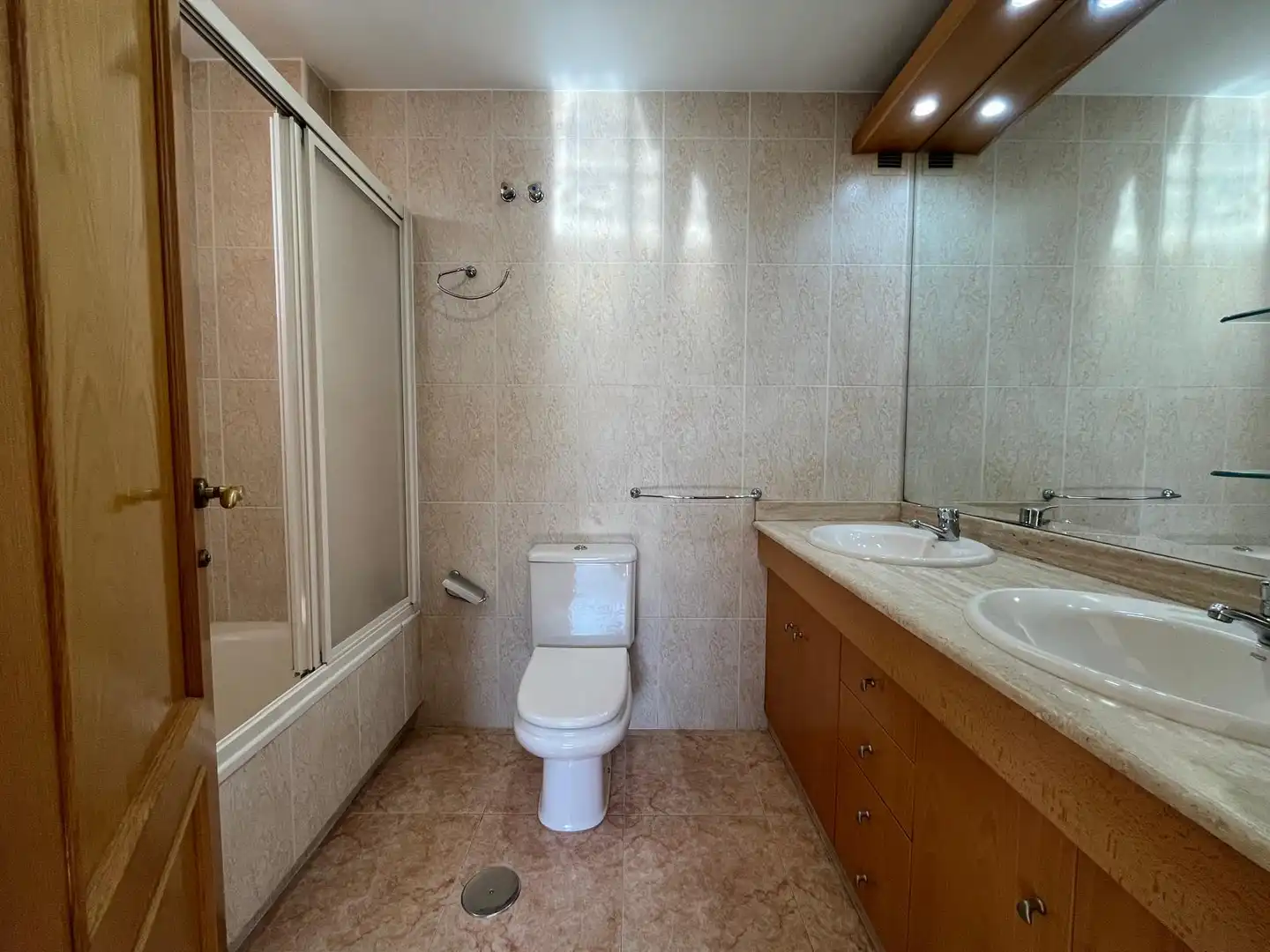 Baño de Piso en venta en Cartagena con Aire acondicionado y Balcón