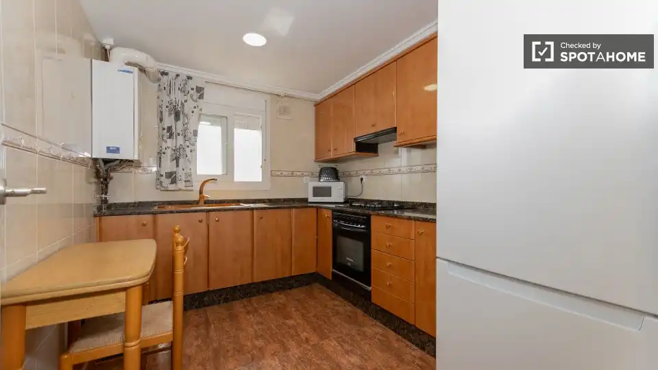 Cocina de Piso de alquiler en Valencia con Aire acondicionado, Calefacción y Amueblado