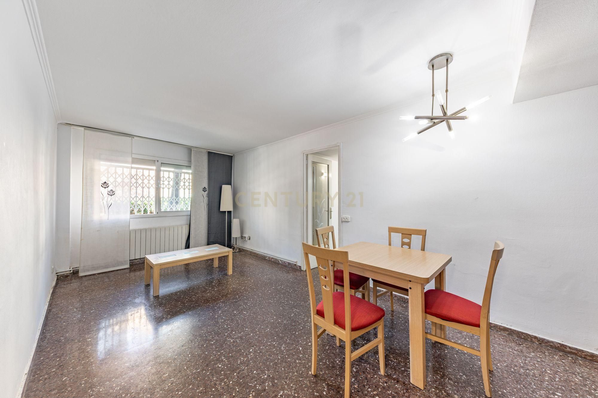 Vista exterior de Piso en venta en Cerdanyola del Vallès con Horno