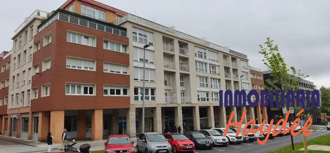 Vista exterior de Local en venta en Leioa