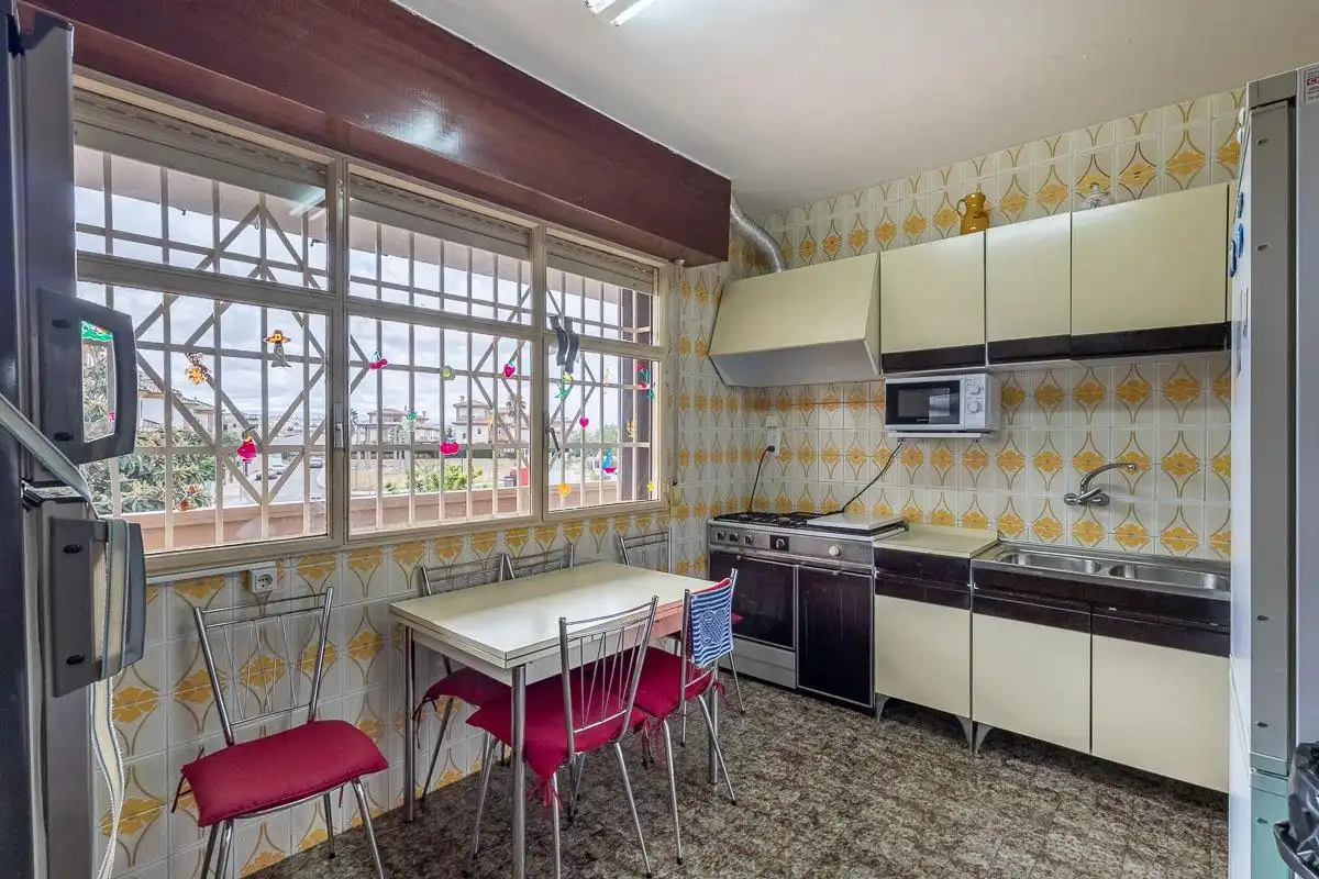 Houses for sale in Avenida HUETOR VEGA, Cájar