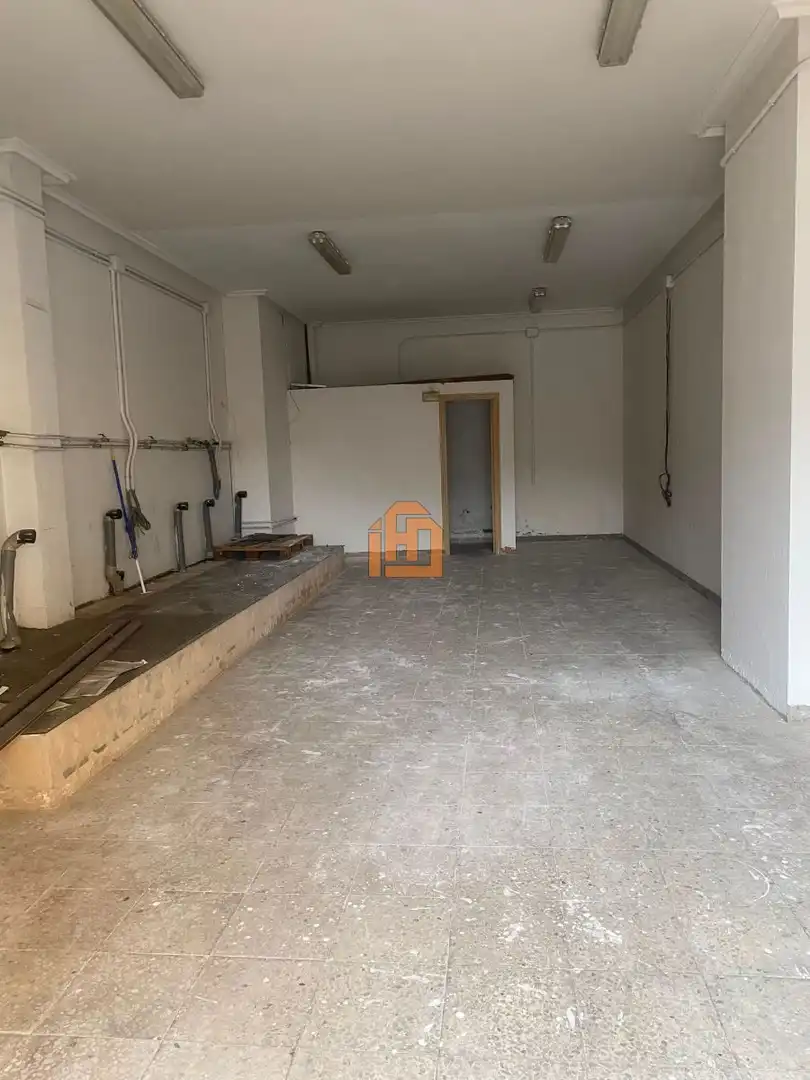 Local comercial en venda a Calle Mª Inmaculada 2 24009 Leon