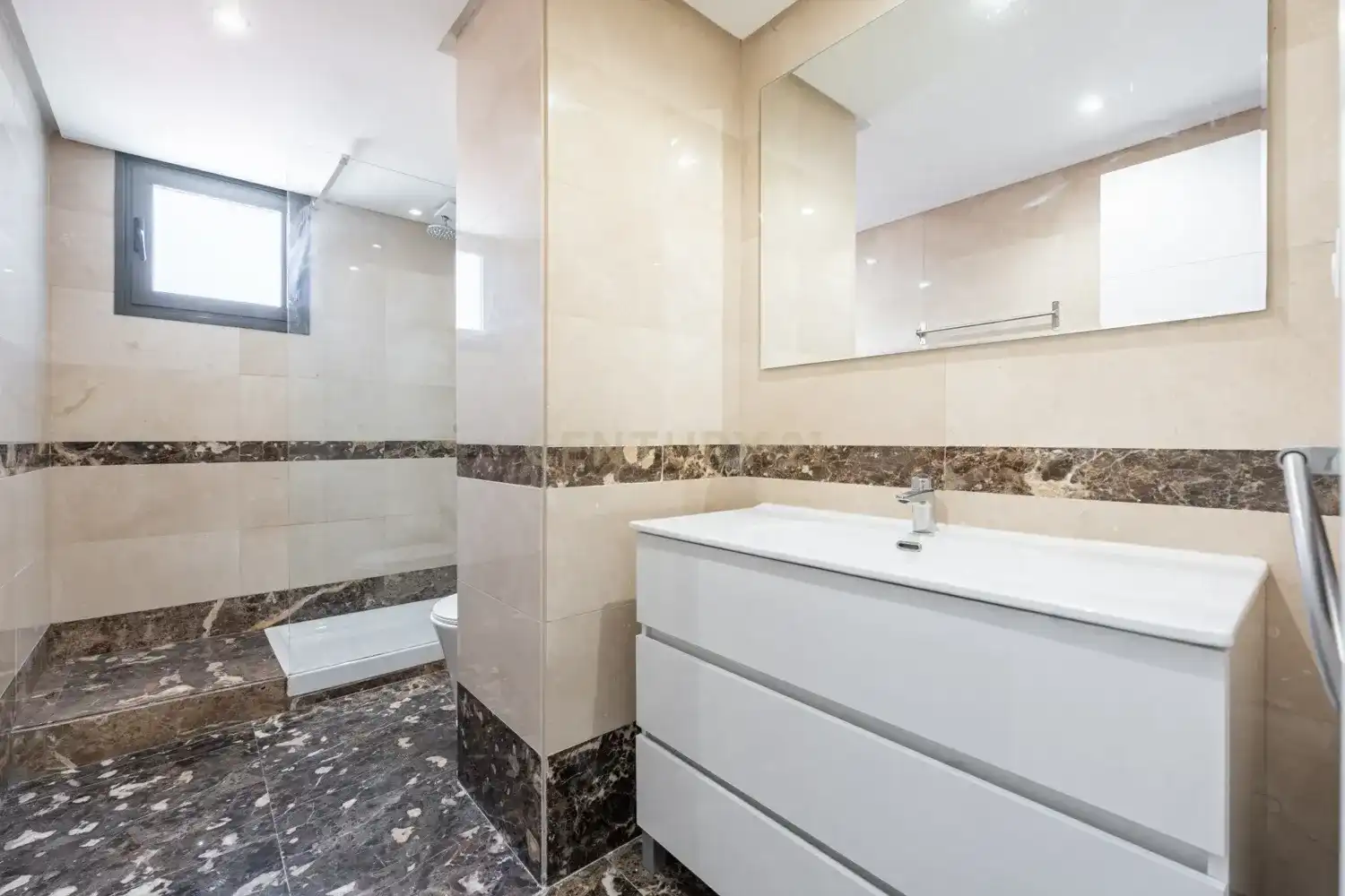 Bathroom of Apartments for sale in Alcorcón  with Air Conditioner, Storage room and Oven
