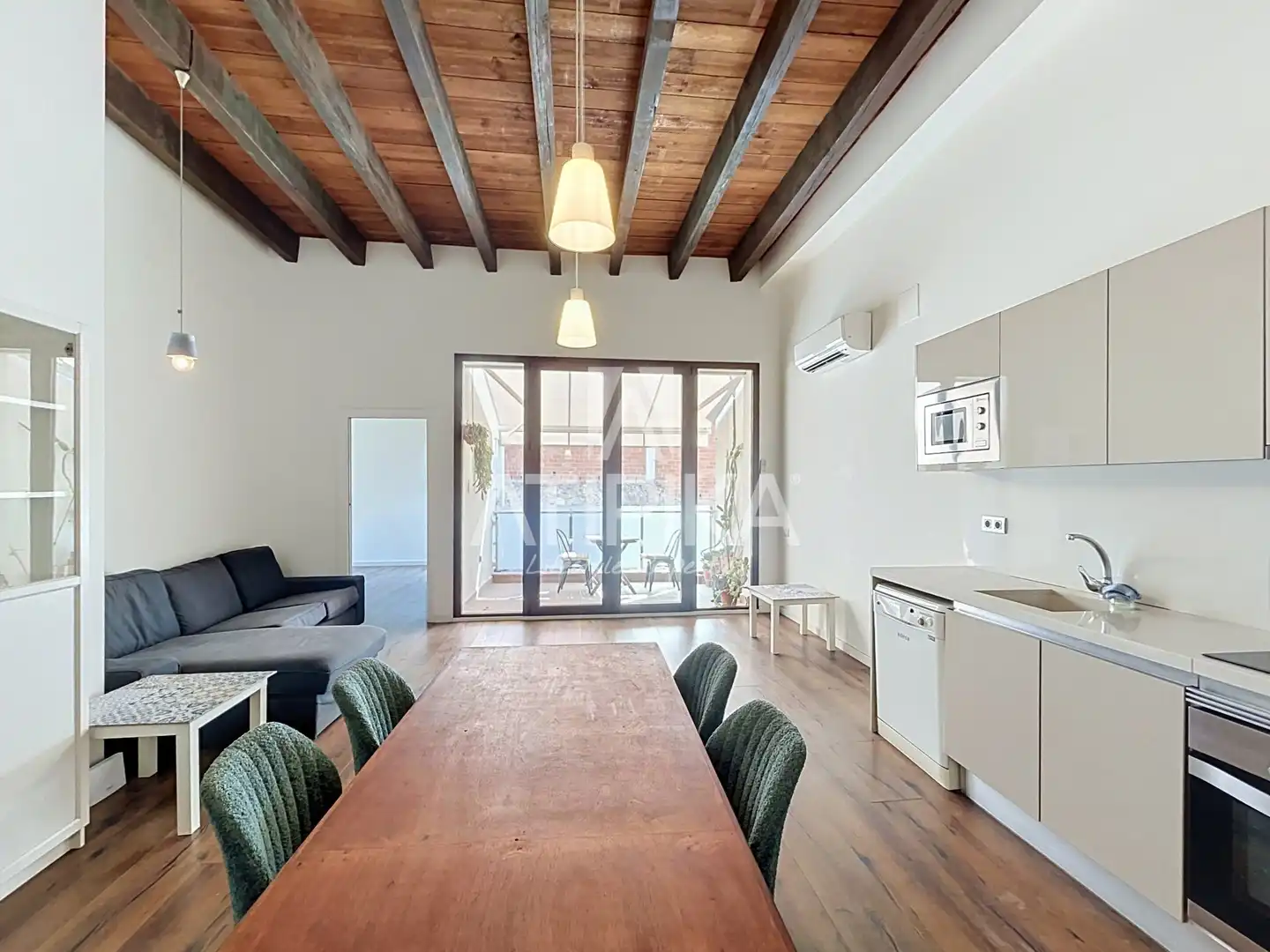 Living room of Attic for rent in Barcelona  with Air Conditioner, Parquet flooring and Terrace