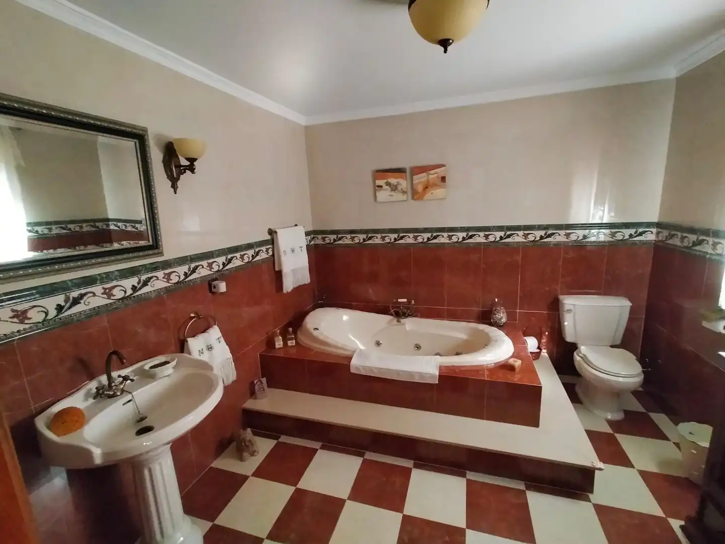 Bany de Casa o xalet en venda en La Línea de la Concepción amb Aire condicionat, Jardí privat i Traster