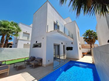 Villa avec piscine à vendre à Nueva Torrevieja - Aguas Nuevas