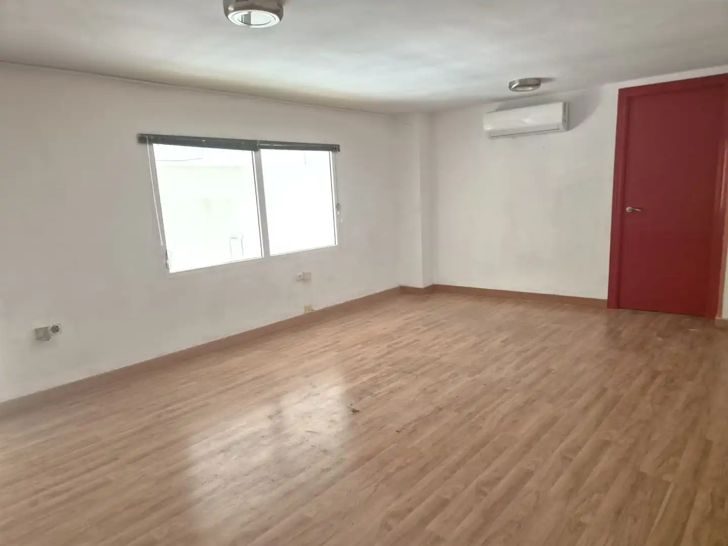 Commercial properties for rent in Badajoz  with Air Conditioner