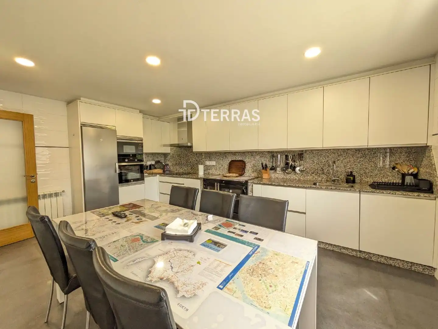 Cuina de Casa o xalet en venda en Barro amb Calefacció, Jardí privat i Traster