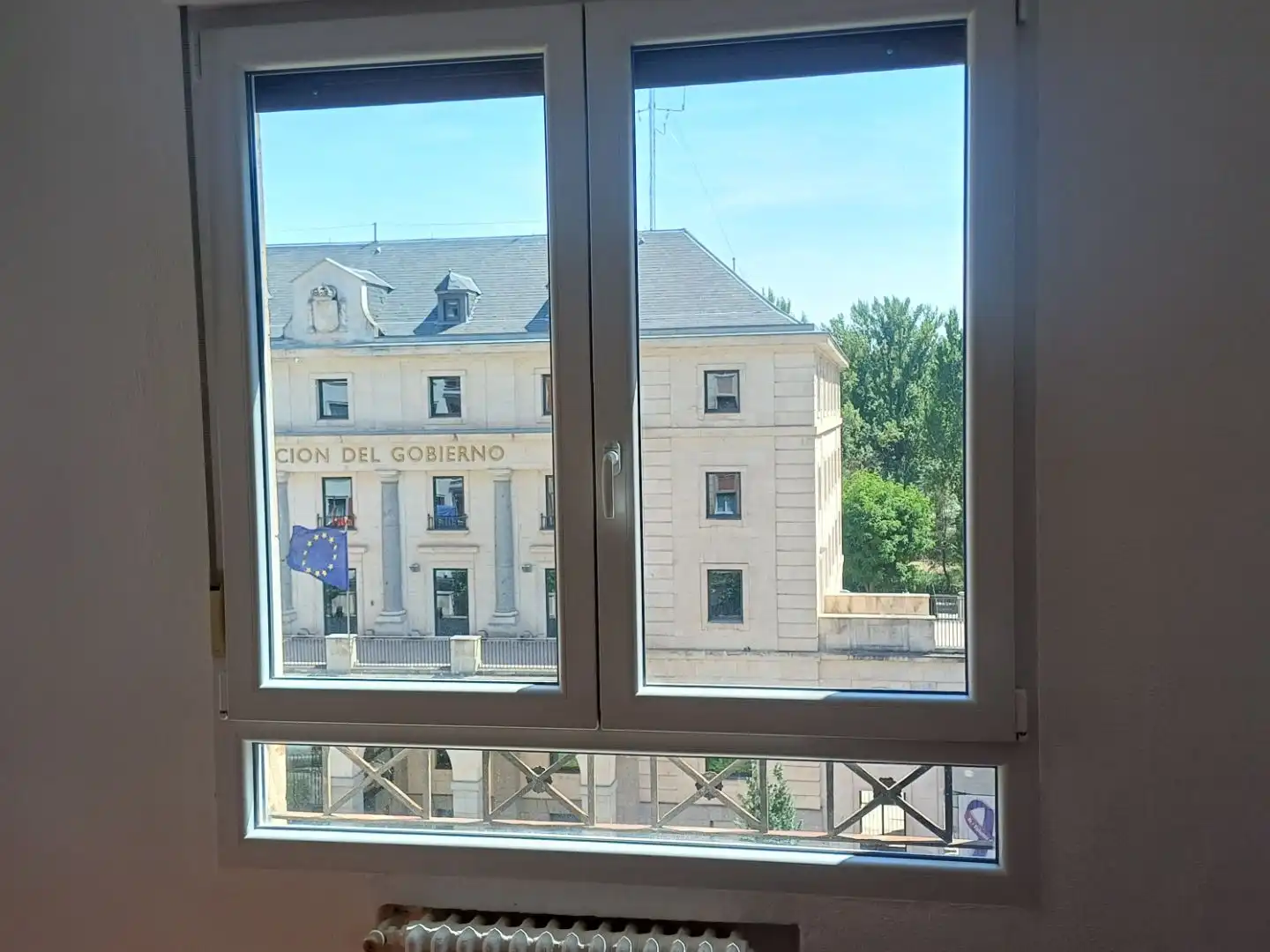 Vista exterior de Oficina de lloguer en Burgos amb Calefacció i Alarma